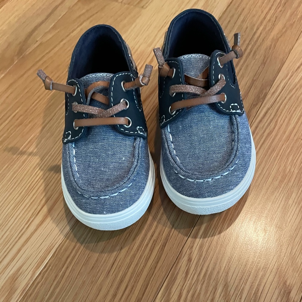 Toddler boy boat shoes size 8